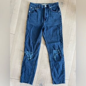 Ripped Straight leg Jeans